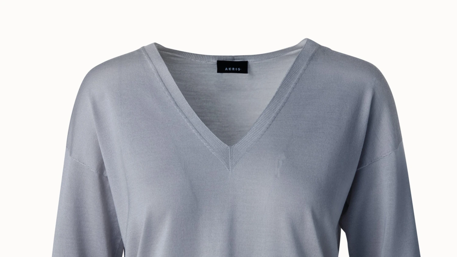 AKRIS Cashmere Silk Fine Gauge V-neck Knit - Image 4