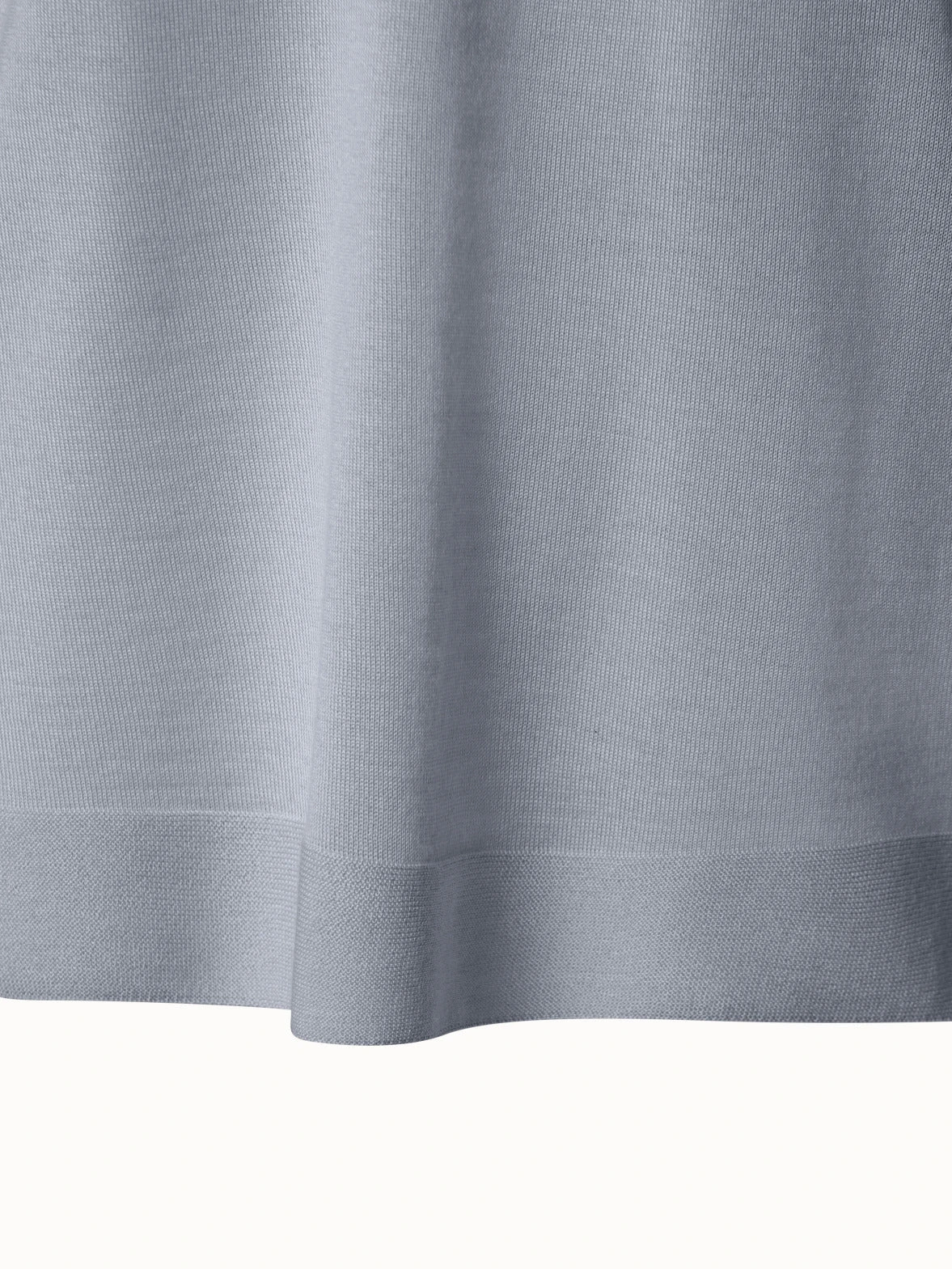 AKRIS Cashmere Silk Fine Gauge V-neck Knit - Image 6