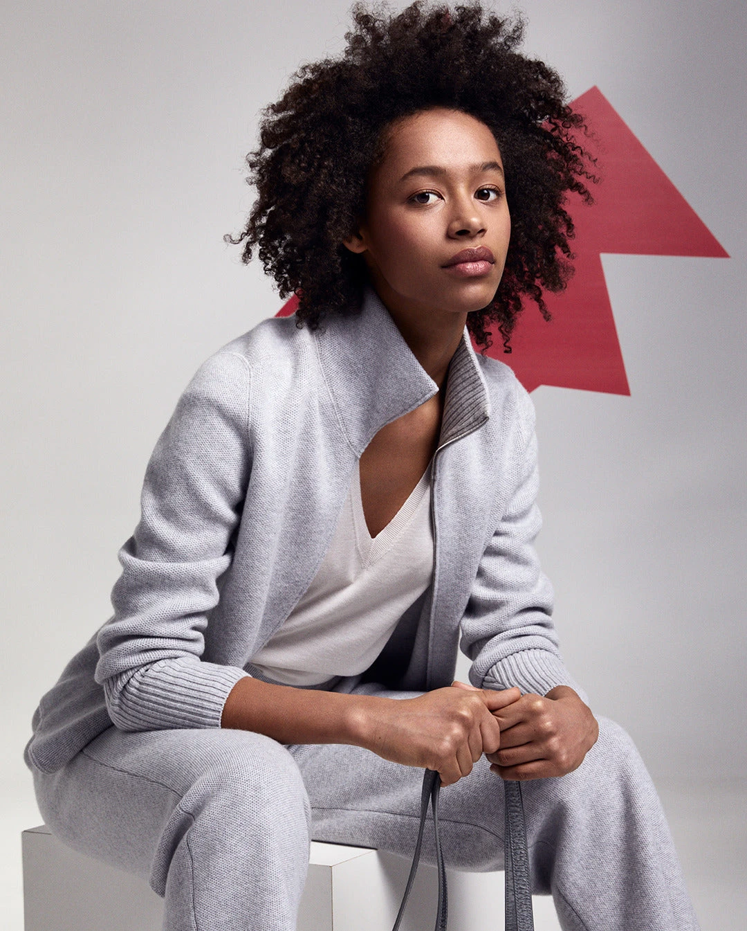 AKRIS Cashmere Silk Fine Gauge V-neck Knit - Image 2