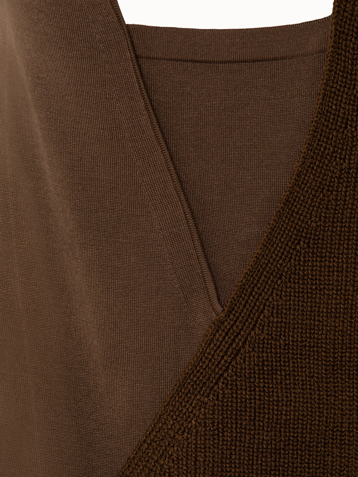 AKRIS Sleeveless Silk Stretch And Linen Short Knit Top - Image 4