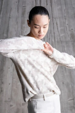 AKRIS Houndstooth Jacquard Knit Pullover